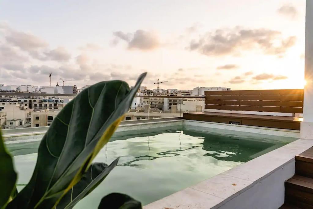Ferienwohnung Luxurious & Stylish Penthouse With Private Pool Msida Exterior foto
