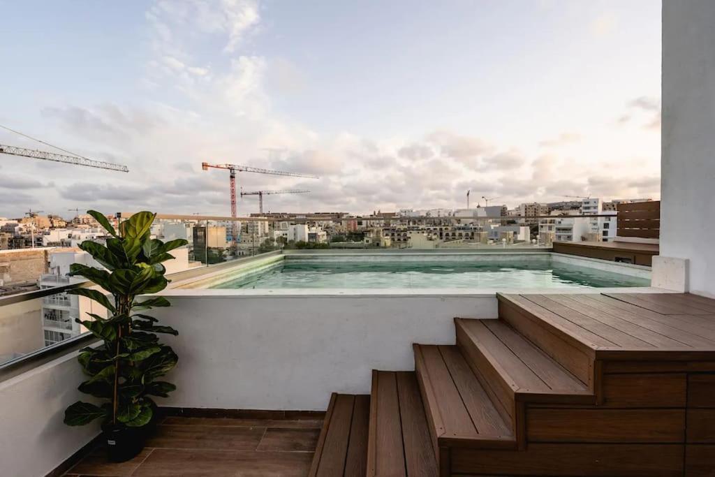 Ferienwohnung Luxurious & Stylish Penthouse With Private Pool Msida Exterior foto