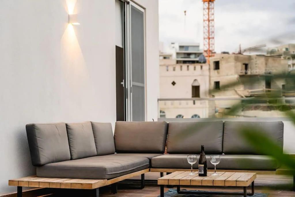 Ferienwohnung Luxurious & Stylish Penthouse With Private Pool Msida Exterior foto